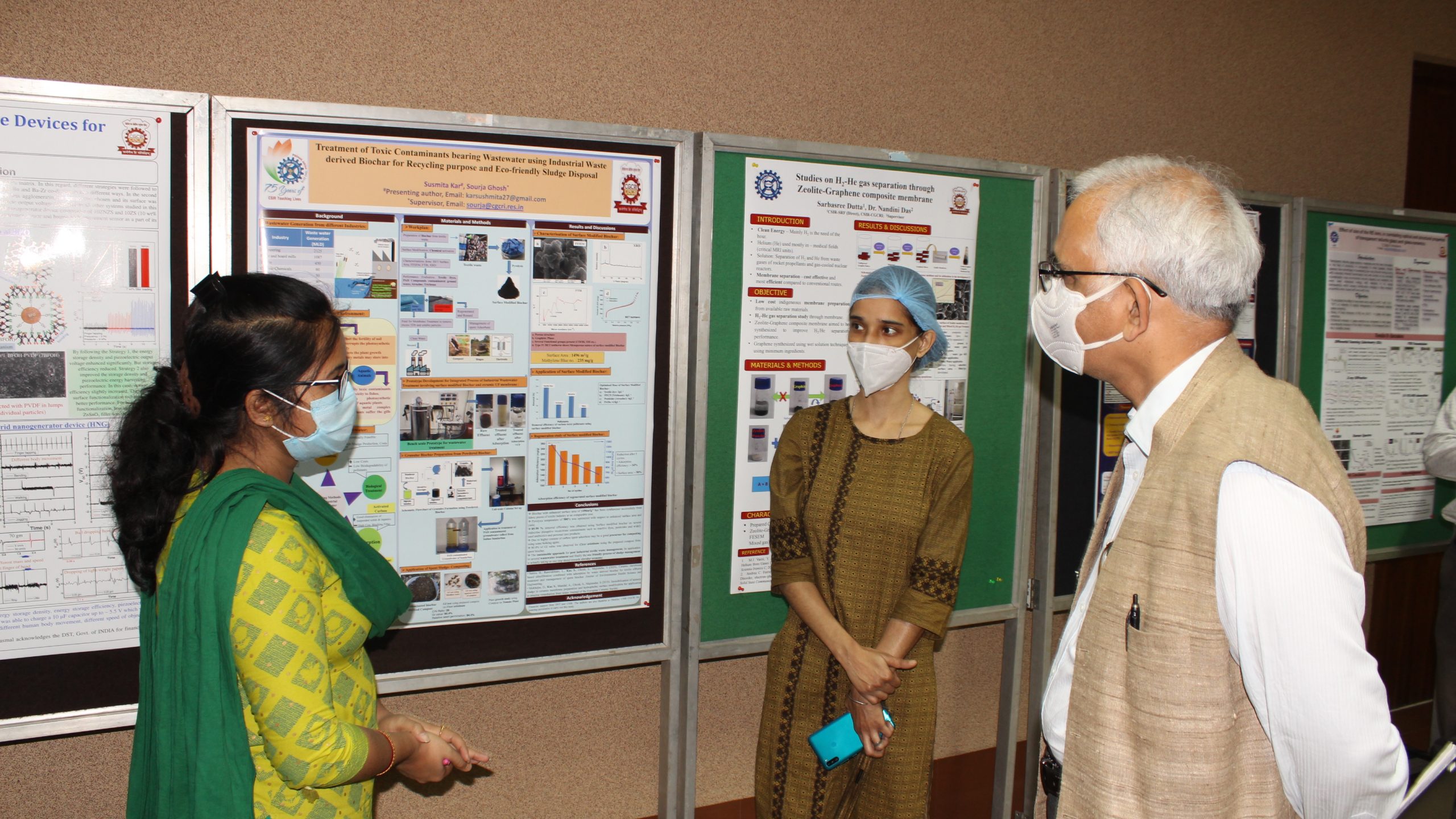 Poster presentation to DG CSIR by the Students