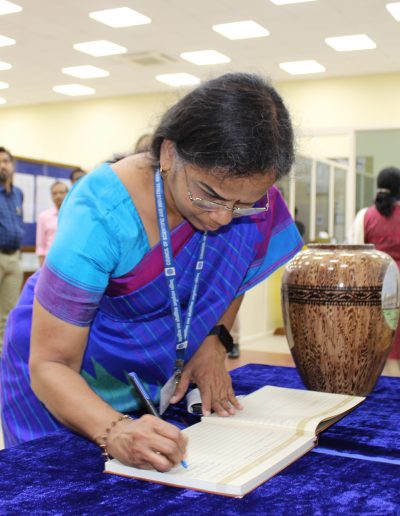 Dr N. Kalaiselvi, Director General, CSIR & Secretary, DSIR signing the visitor's register in the Museum on 25 February, 2023