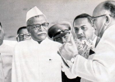 President Rajendra Prasad (second from the left) examining a chunck of optical glass made at the Institute, (extreme right) Prof M. S. Thacker, DGSIR at the ‘India 1958 Science Exhibition’ held on October 8, 1958