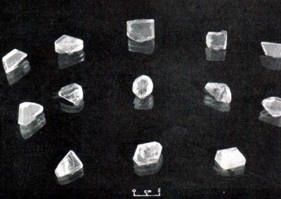 Synthetic quartz single crystals produced in the laboratory for telecommunication (1966)