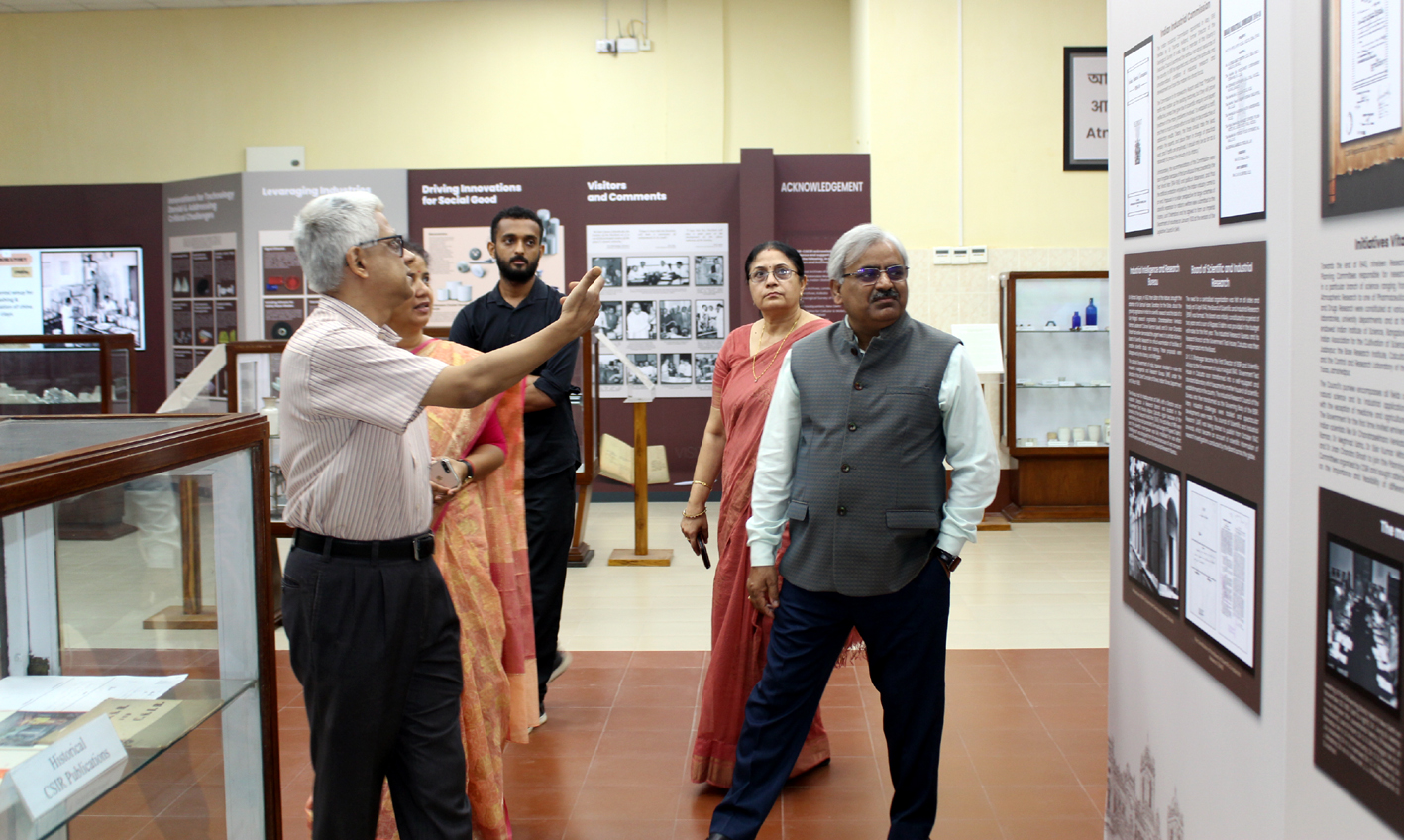 Visit of Dr Prabodh Kumar Trivedi, Director, CSIR-CIMAP and other dignitaries to Atma Ram Memorial Museum and Archives of CSIR-CGCRI on September 11, 2023